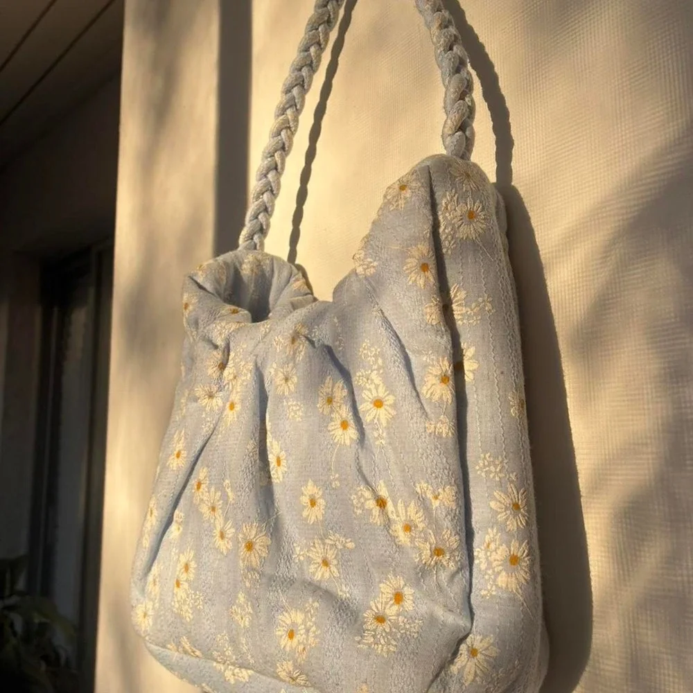 Blue floral fabric bag with rope handles and magnetic clasps | Coquette